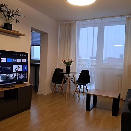 Kawalerka 28M Salon Z Kuchnia Centrum Neu Sandez Exterior foto
