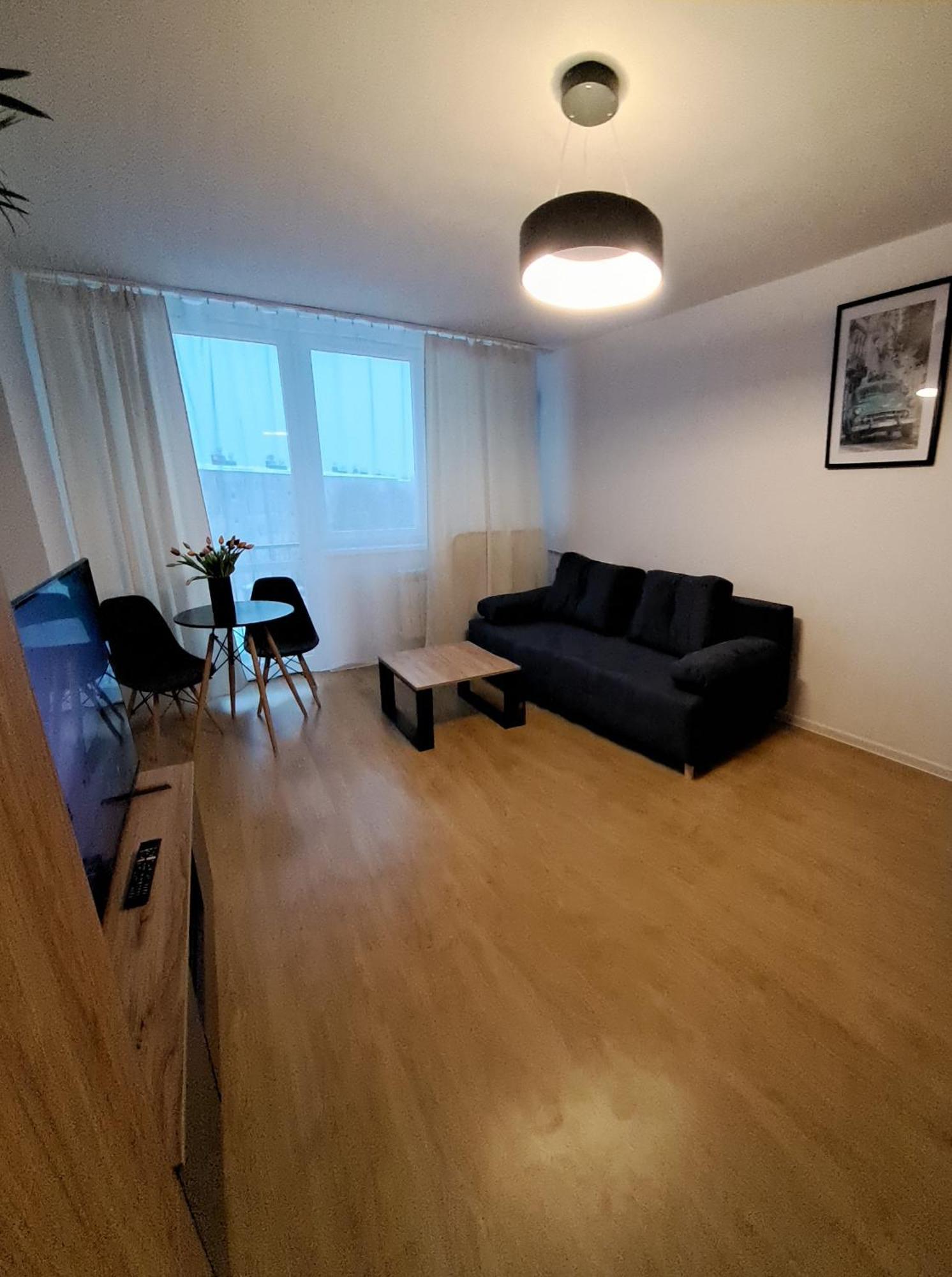 Kawalerka 28M Salon Z Kuchnia Centrum Neu Sandez Exterior foto